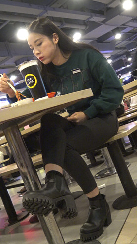 8312itafr5xsqek.jpg