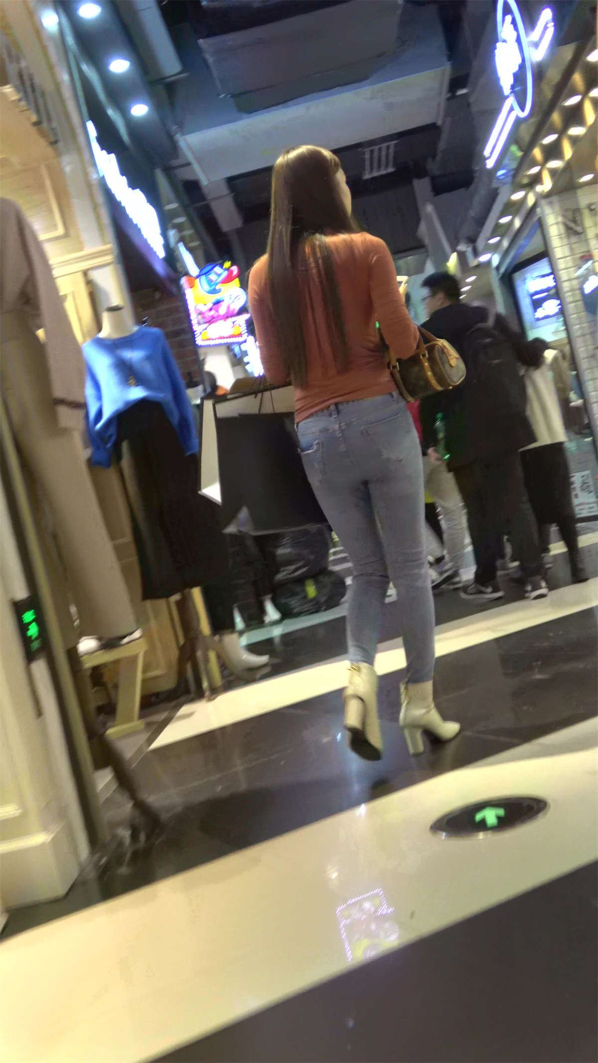 82184-womltyi1lsz.jpg