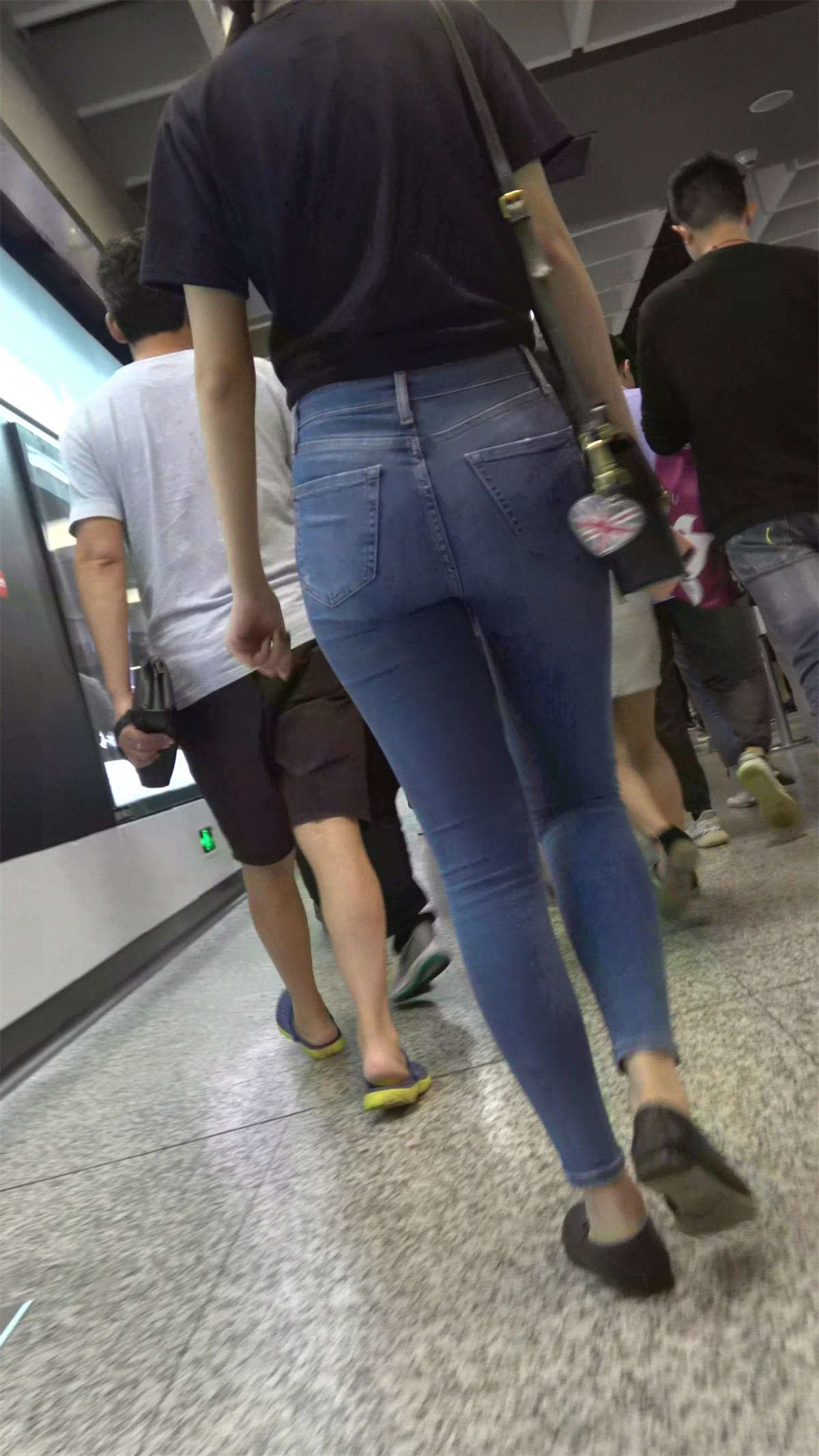 82200-qp5j2hbx5dm.jpg