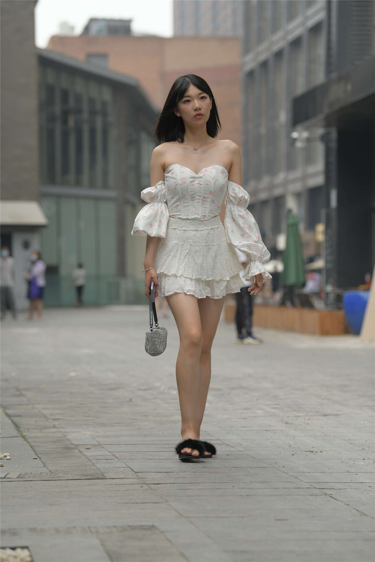 v5aduiat304.webp