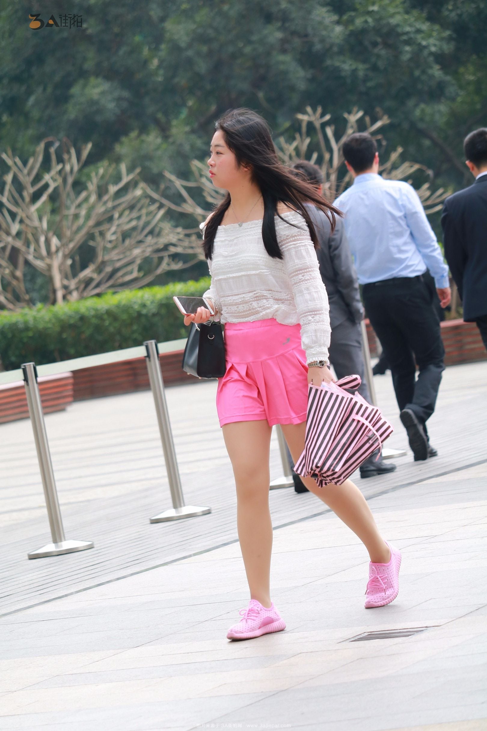 173026-alg4q5zgif5.jpg