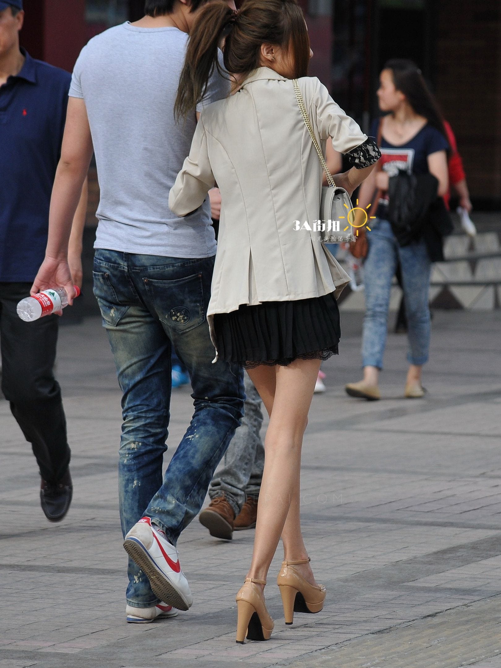 200467-fb1neg14fwl.jpg