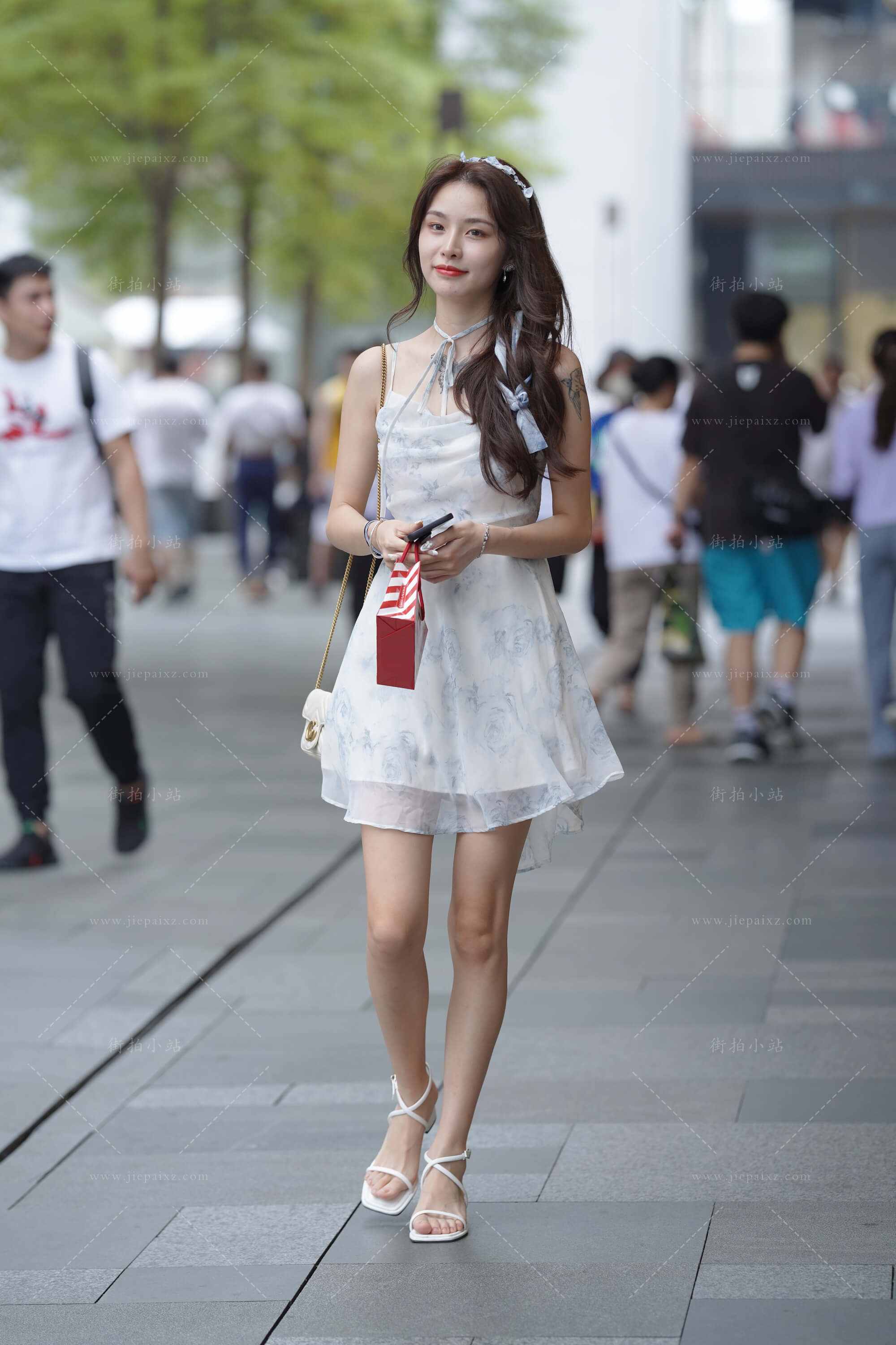3405813sb4bft0j5.jpg
