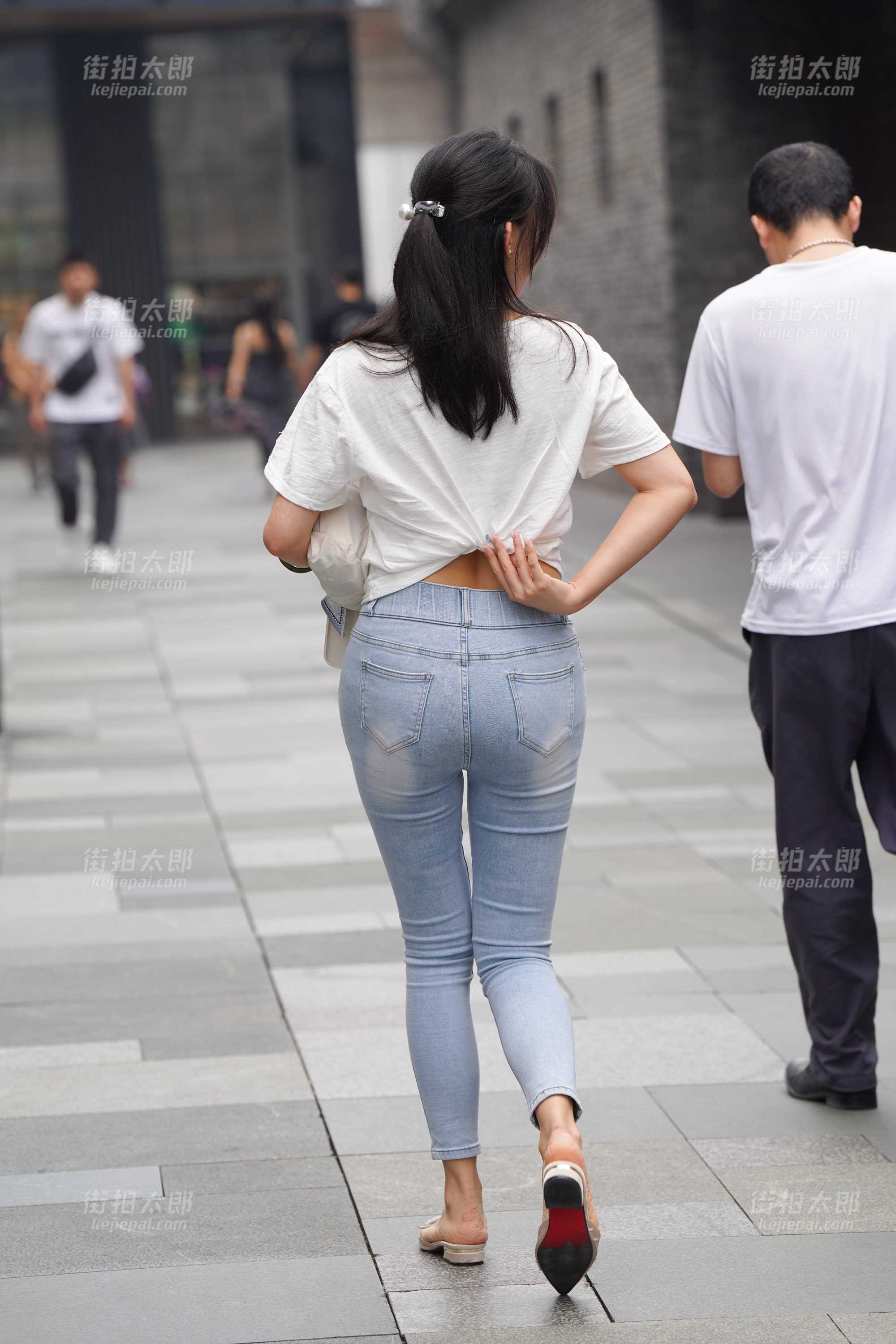 6242-goav0ch03lx.jpg