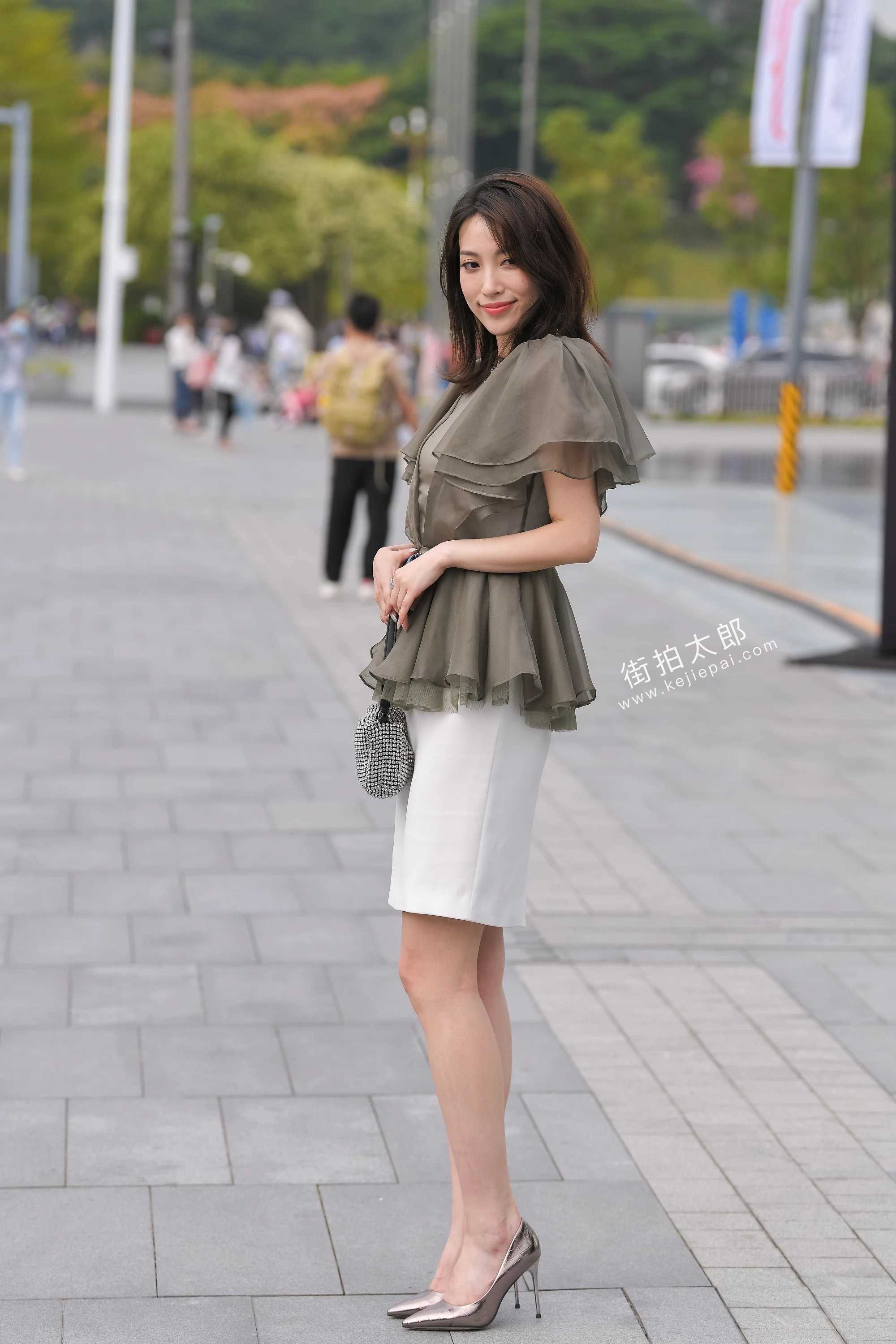 179-4g2zm0rhzv4.jpg
