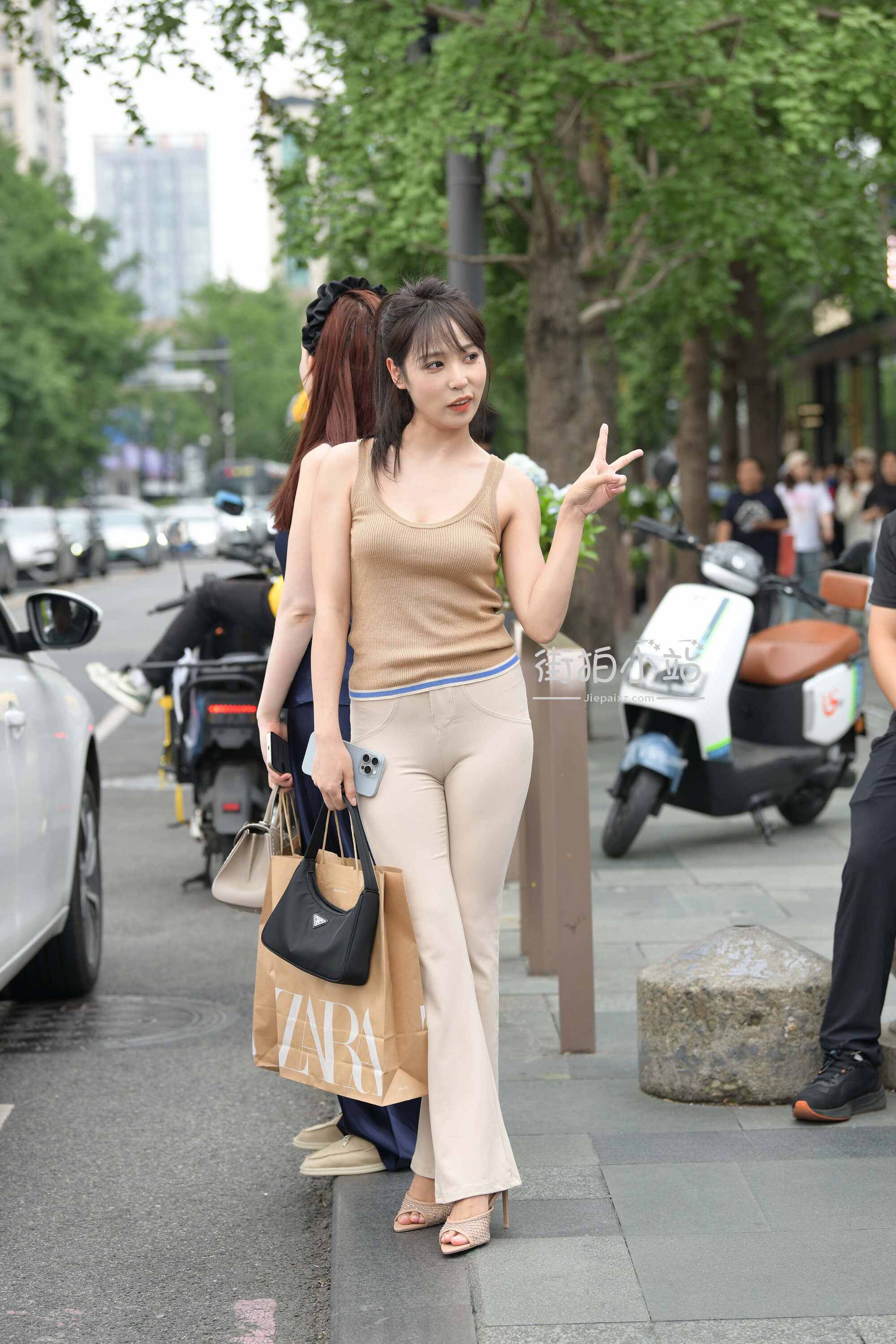 32241zvvn20edxi4.jpg
