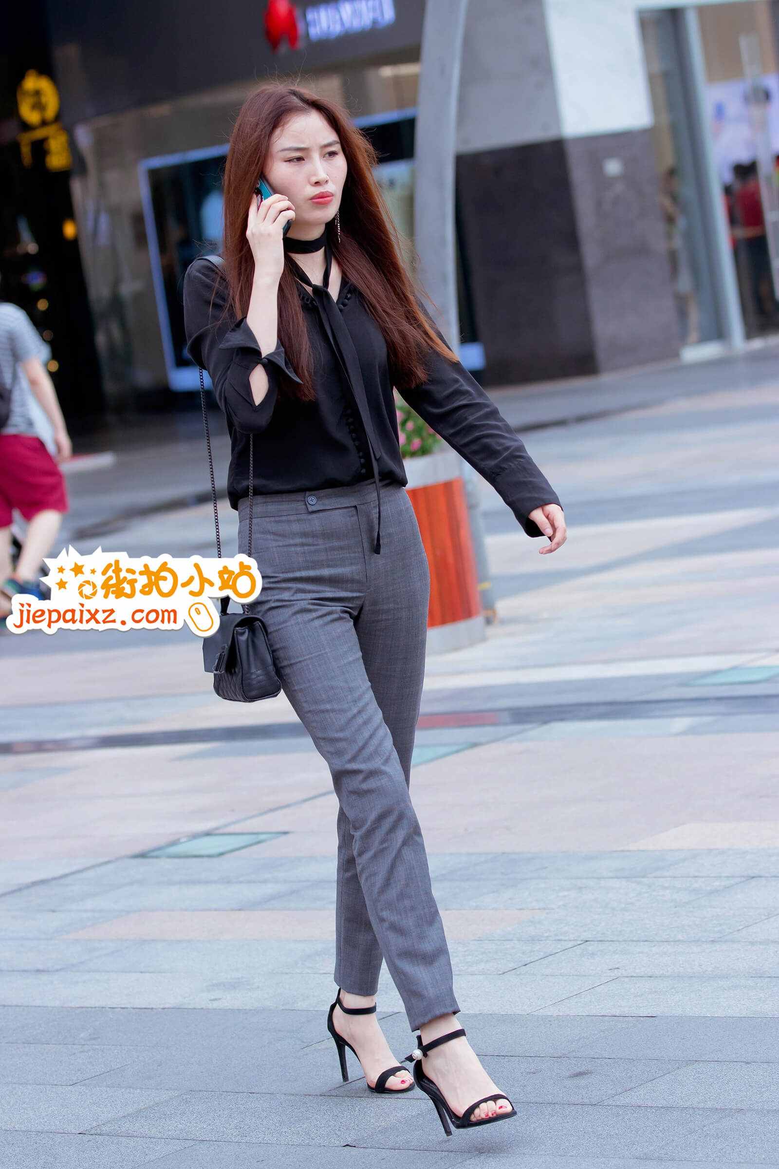 175431xhib5qxe52.jpg