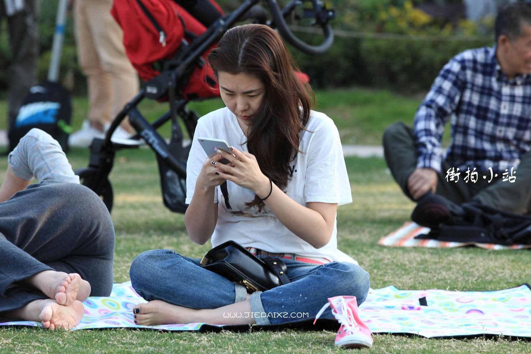 12689lhyeemo42nx.jpg