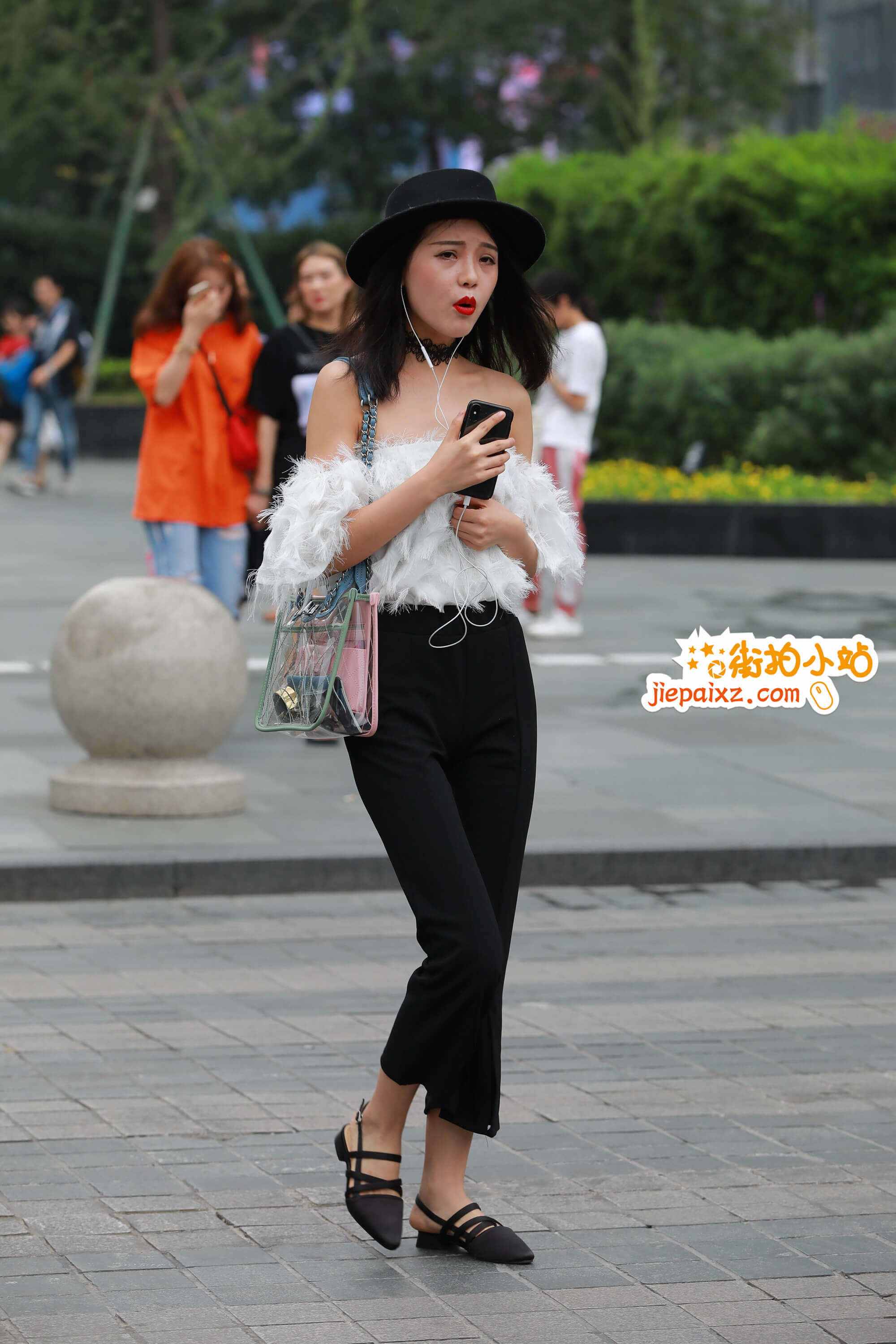 200211ww00wfhd4u.jpg