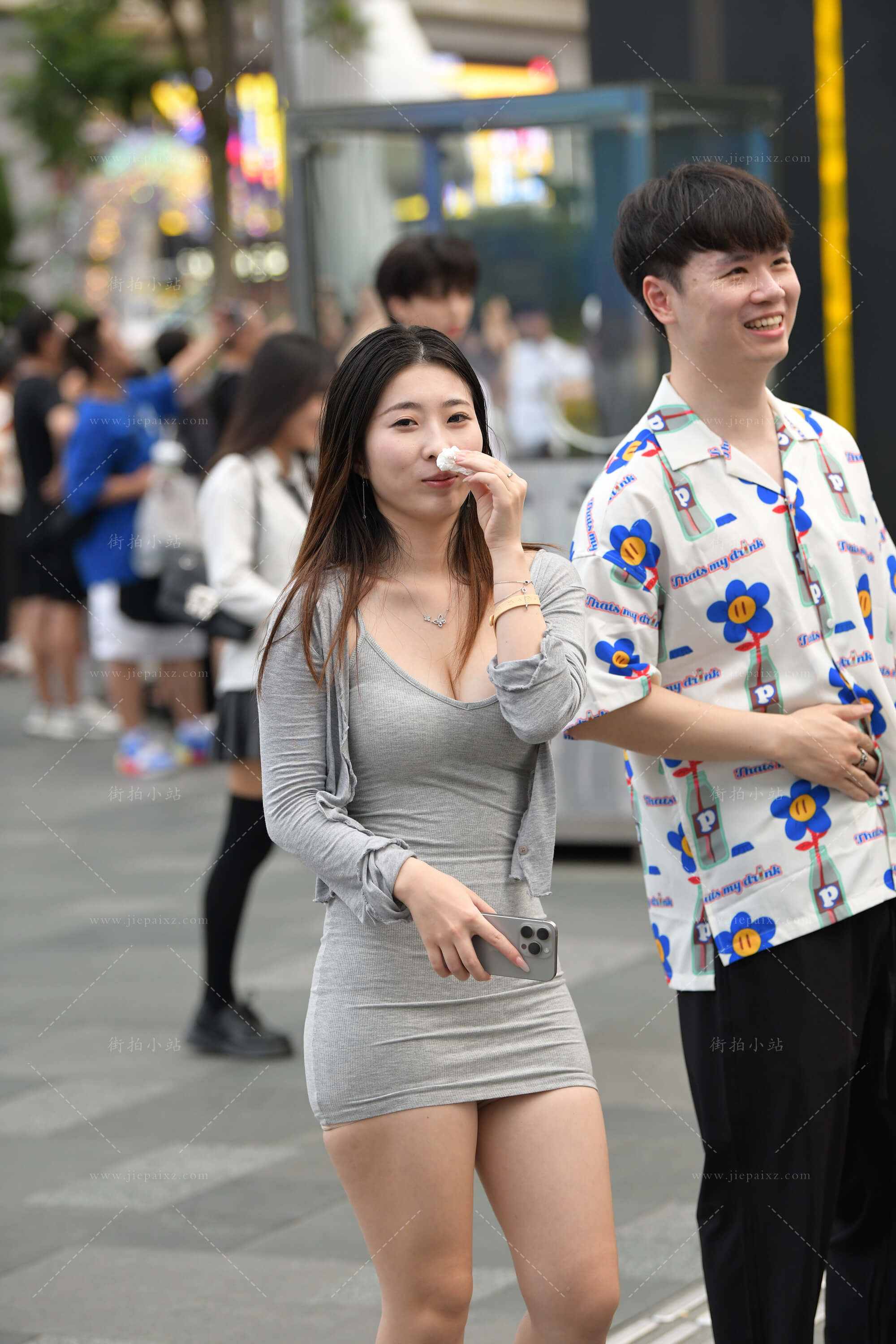 32749xde4wcezo4b.jpg