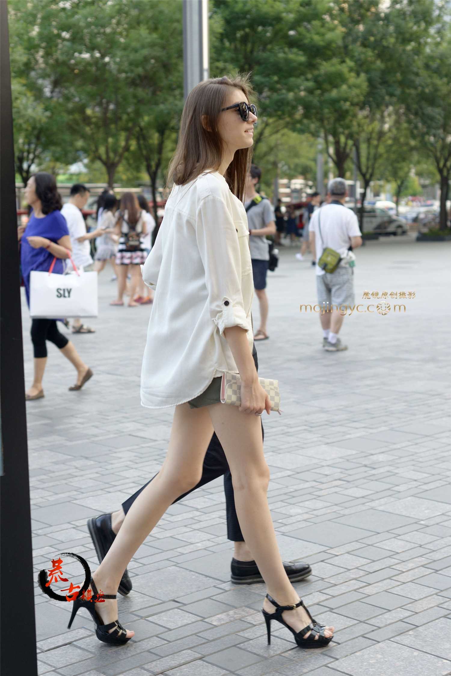 8828-j4uxsg00r1w.jpg