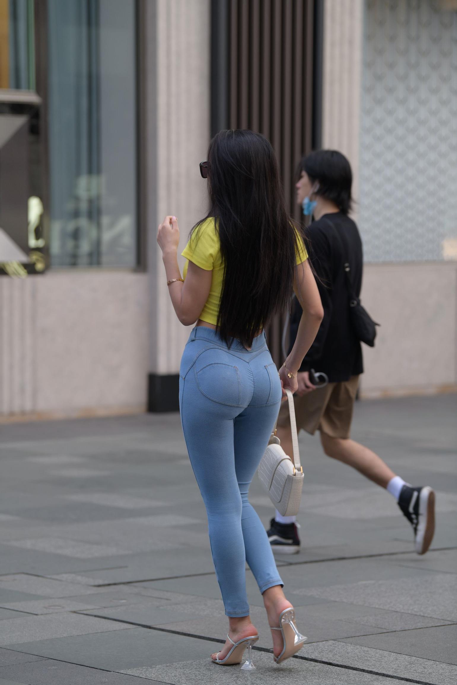 30547-glowtn44den.jpg
