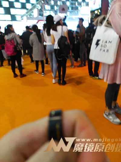 23743-axotiedazzl.jpg