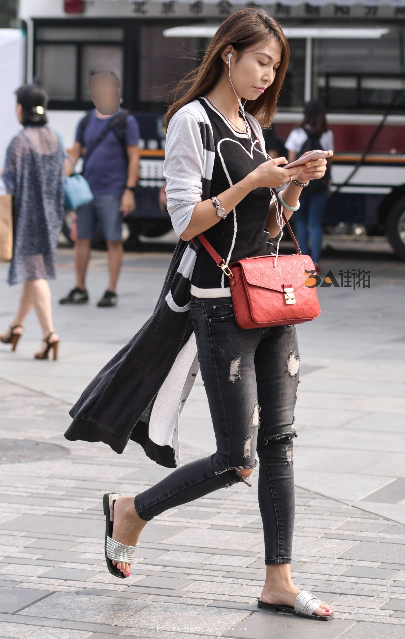 104825-b42e2slus12.jpg