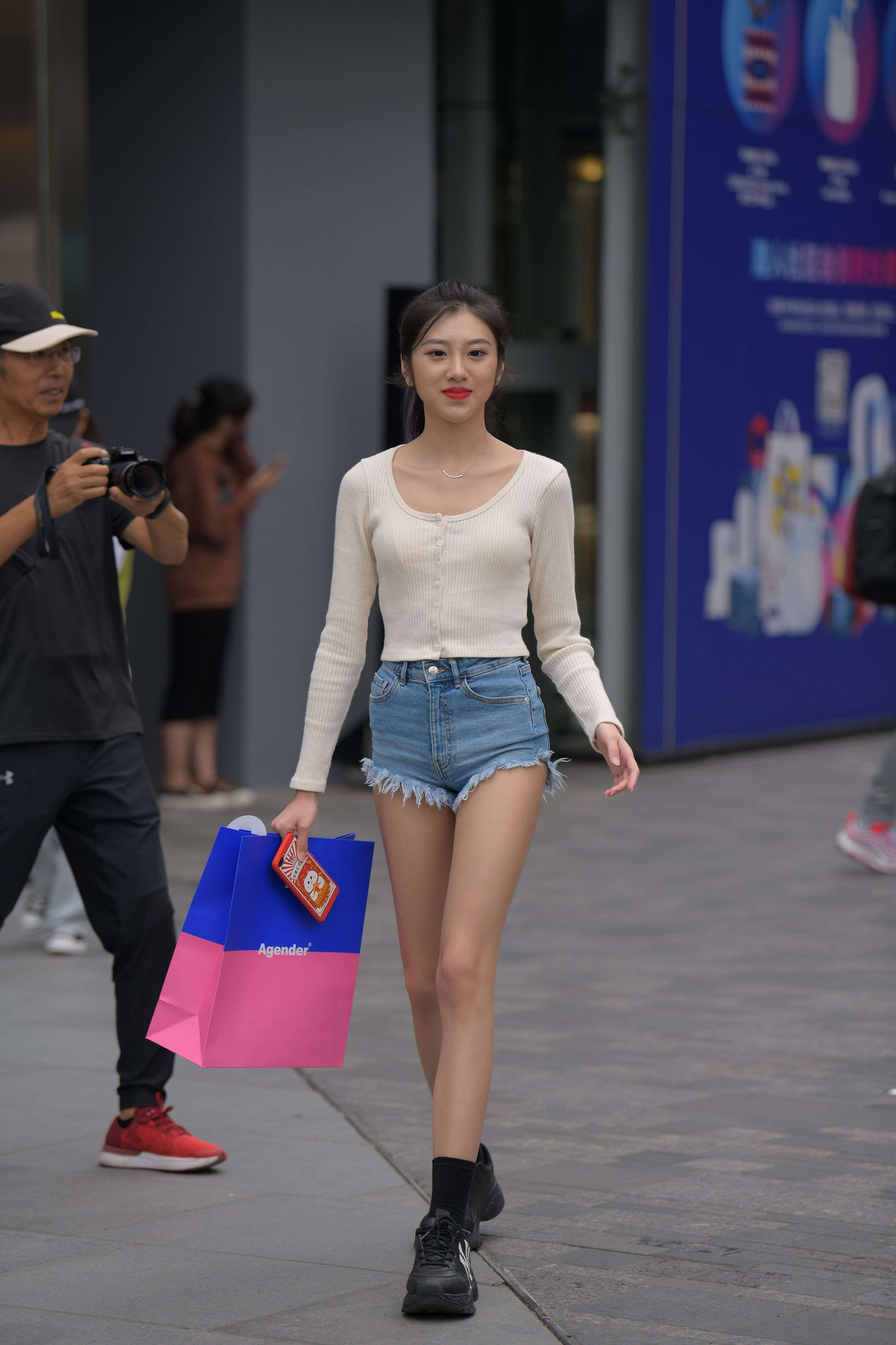 38813uvmndimwu5i.jpg