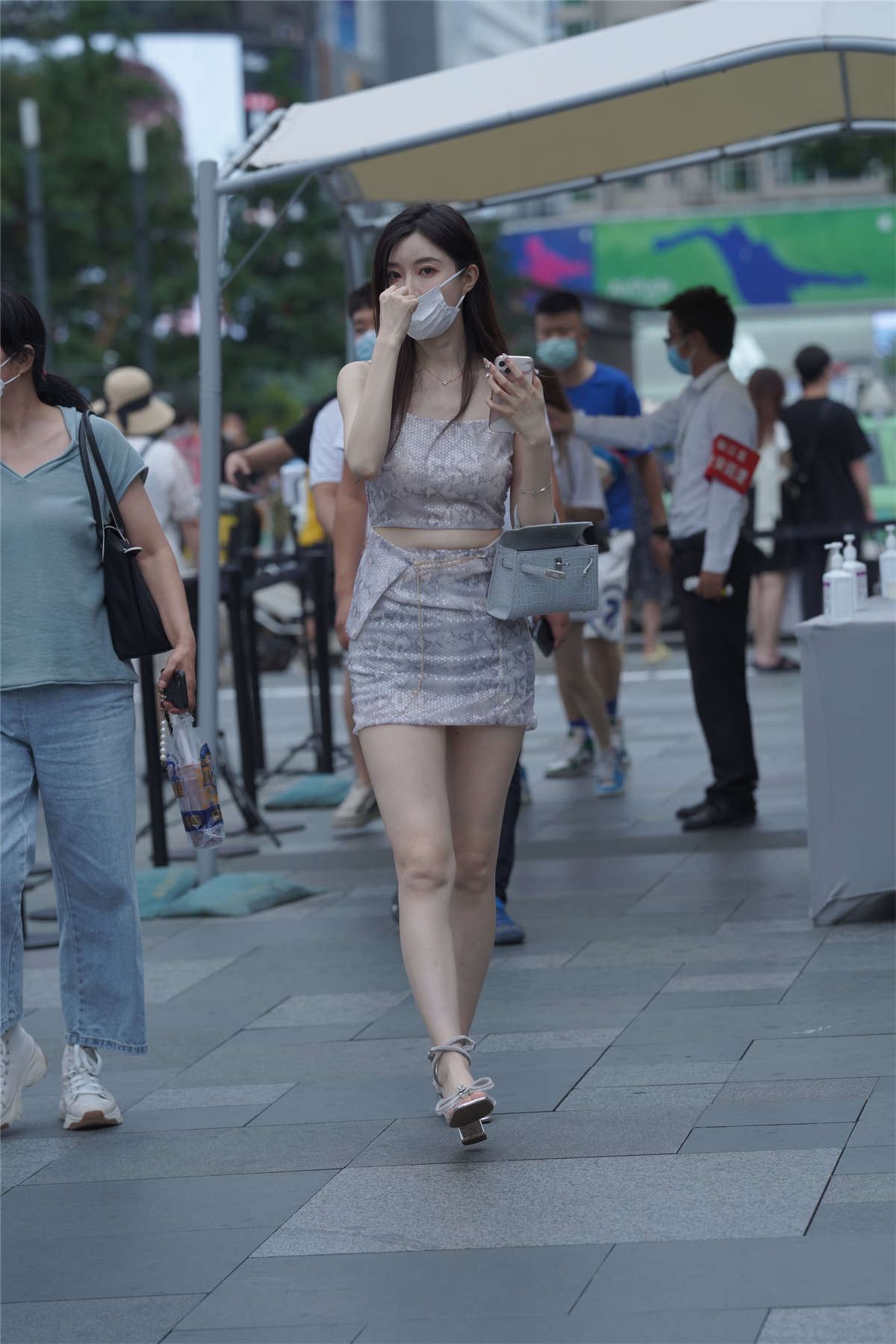 38469-e4n04frydbk.jpg