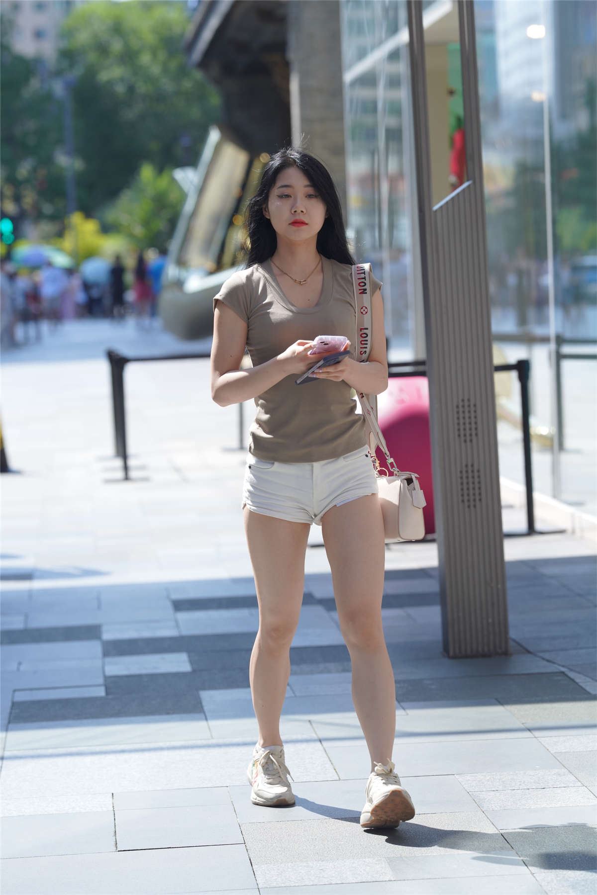 37464-12y35zosphq.jpg