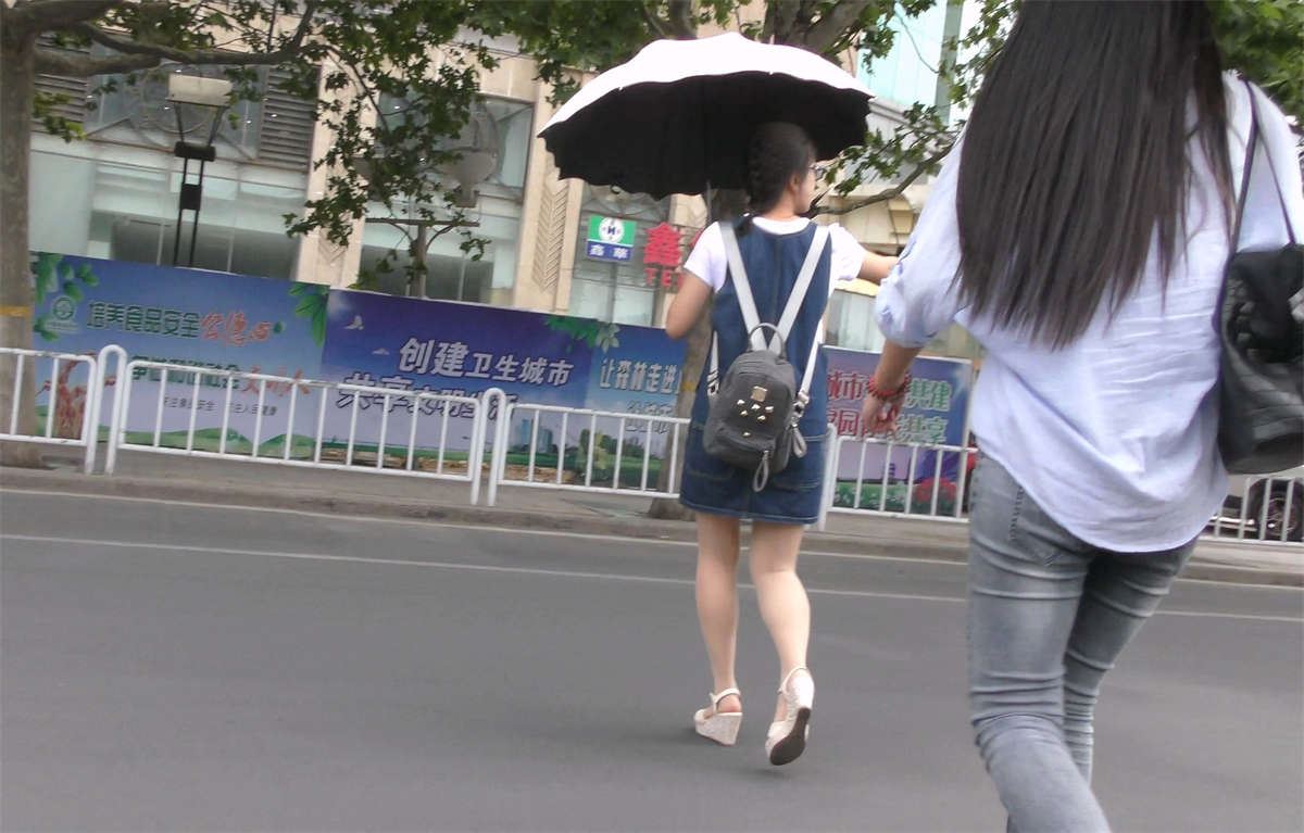出去玩的小妹
