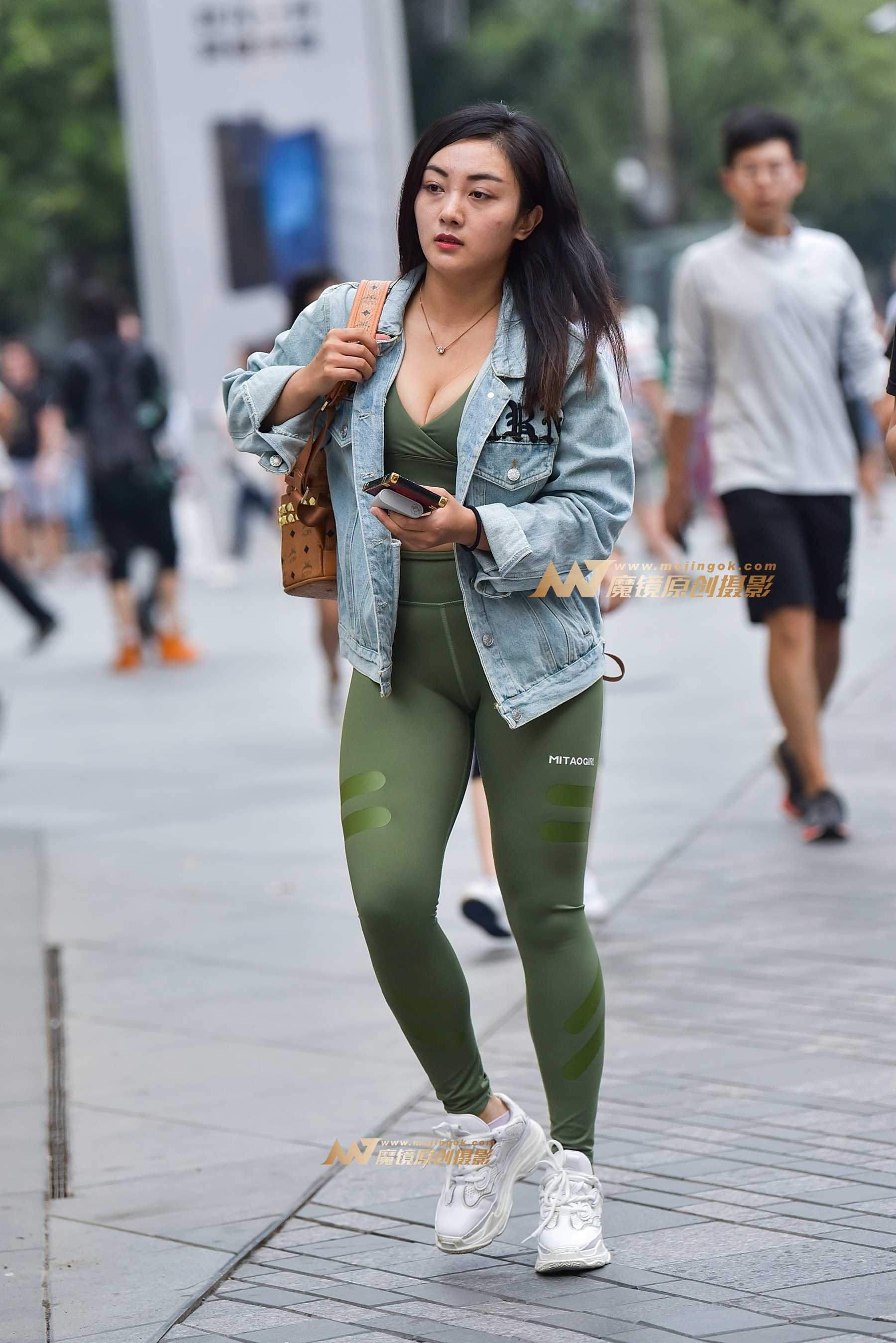 26913-com4qnd02gh.jpg