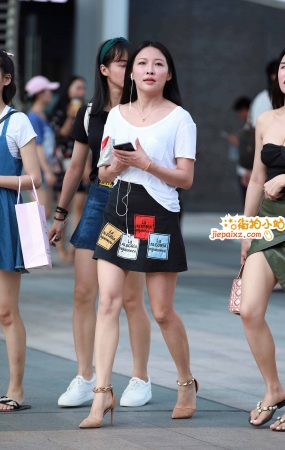 街拍美腿mm
