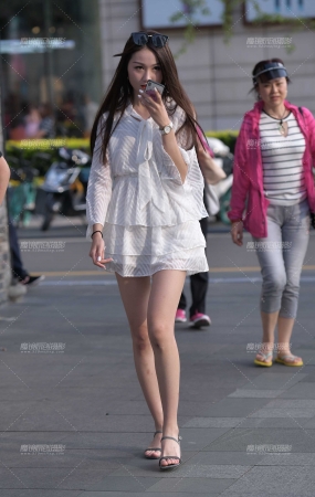 聊天的美女