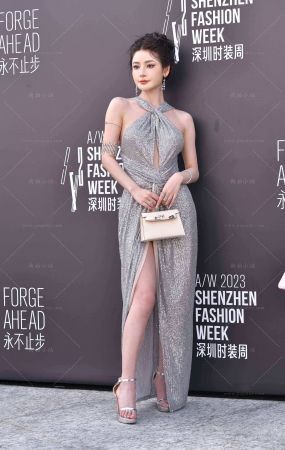 优雅开叉长裙时尚美女