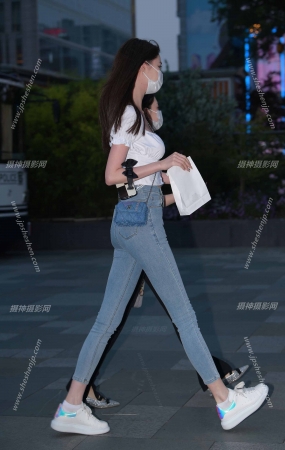 身材高挑白嫩邻小妹 /231022-5-79 14P