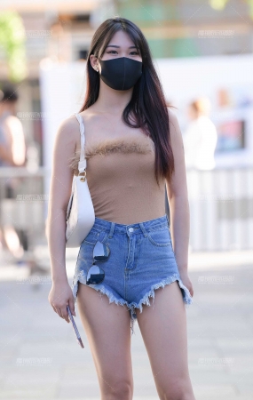 热裤女孩