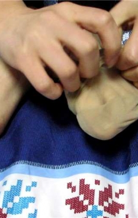 牛人约清纯妹纸床上展示丝足美脚丫