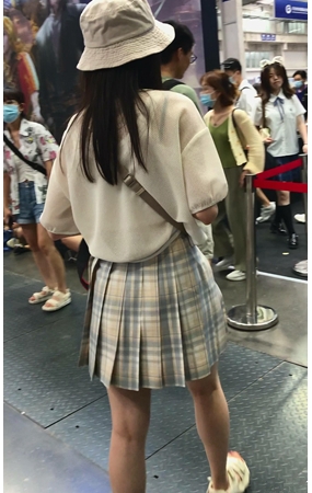 百褶裙小姐姐