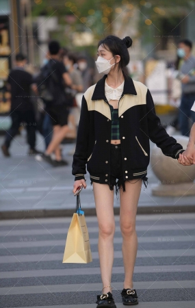 眉清目秀，苗条小姐姐
