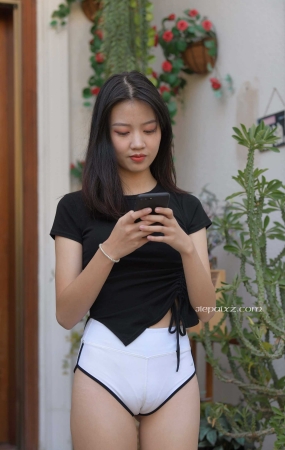 健身白短热裤小妹 【套图+视频】