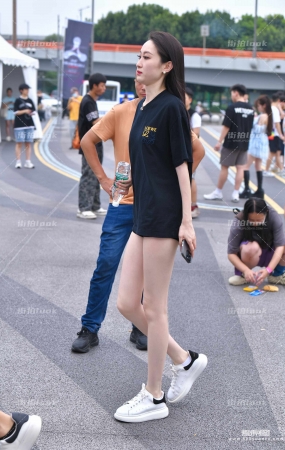 黑T长腿美女 24-06-15-432