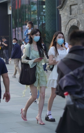 清秀美丽绿色纱裙