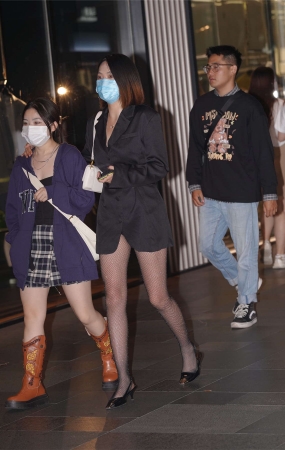 黑网丝露背