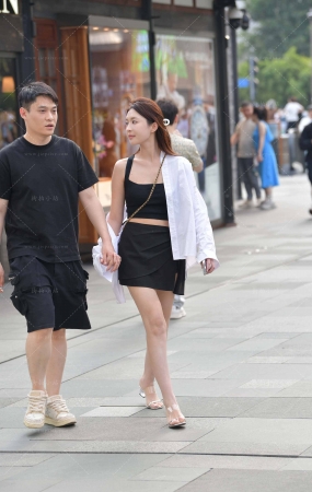 街拍气质美腿美女