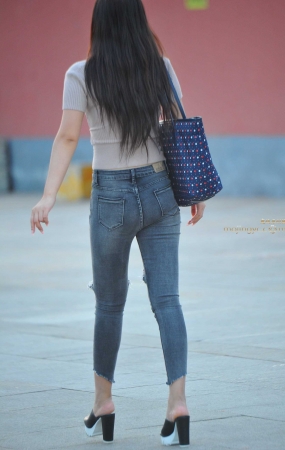 2016-09-10灰色紧身牛仔少妇8张