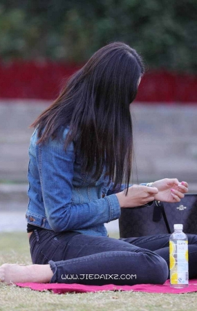 牛仔外套街拍船袜妹子约会中