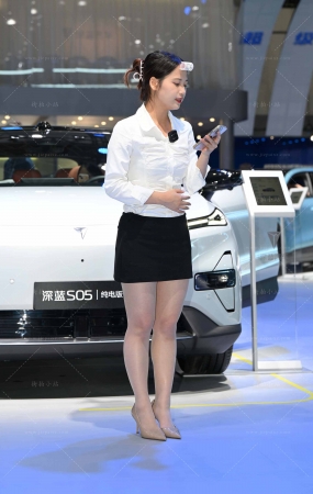 超薄R丝，白衬衫包臀裙美女主播