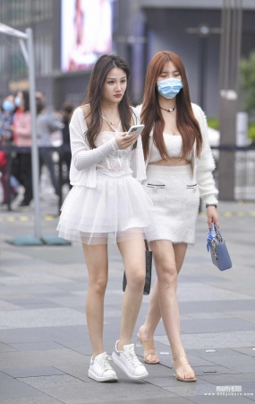 白短裙闺蜜 22-05-18-78