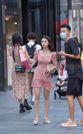 吊带碎花裙女神