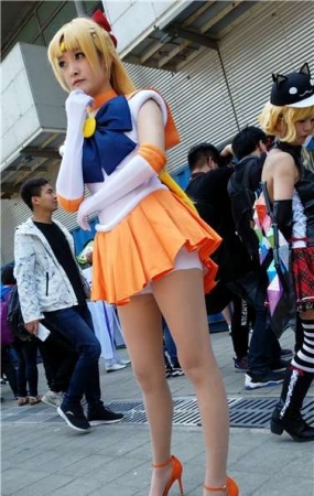 4k超清画质！橙色小短裙扮可爱的cosplay小姐姐