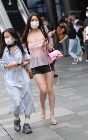 抹胸热裤高跟