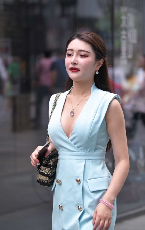 性感，大方，的小姐姐