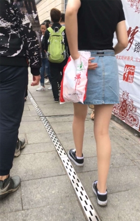短裤美女
