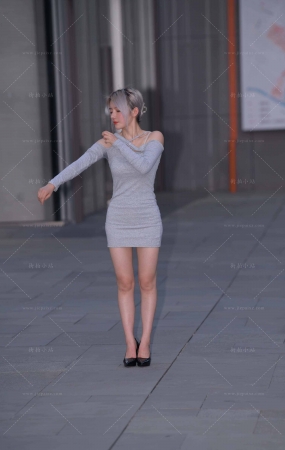 搭讪街拍灰色短裙性感美女