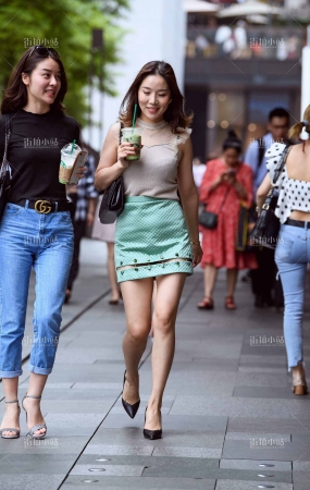 街拍气质成熟美女