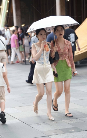 平时注意防晒，难怪肌肤白皙~