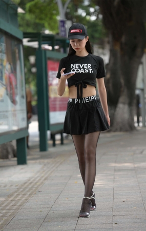 程生街拍作品 短裙亮丝的美女