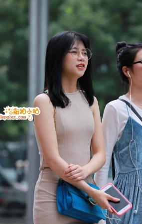 裹身裙少妇